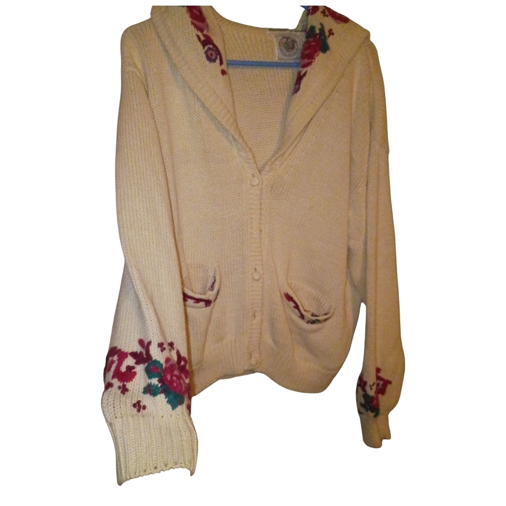 🦄Hand Made •Care Isle Knitters •Floral Embroidered Cream Sweater Size M